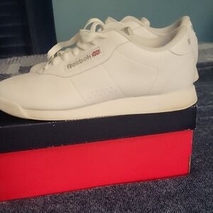 Reebok White Athletic Shoes with Textured Fabric